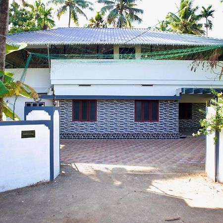 Ambili Riverfront Villa With Party Hall Irimbranallur Eksteriør billede