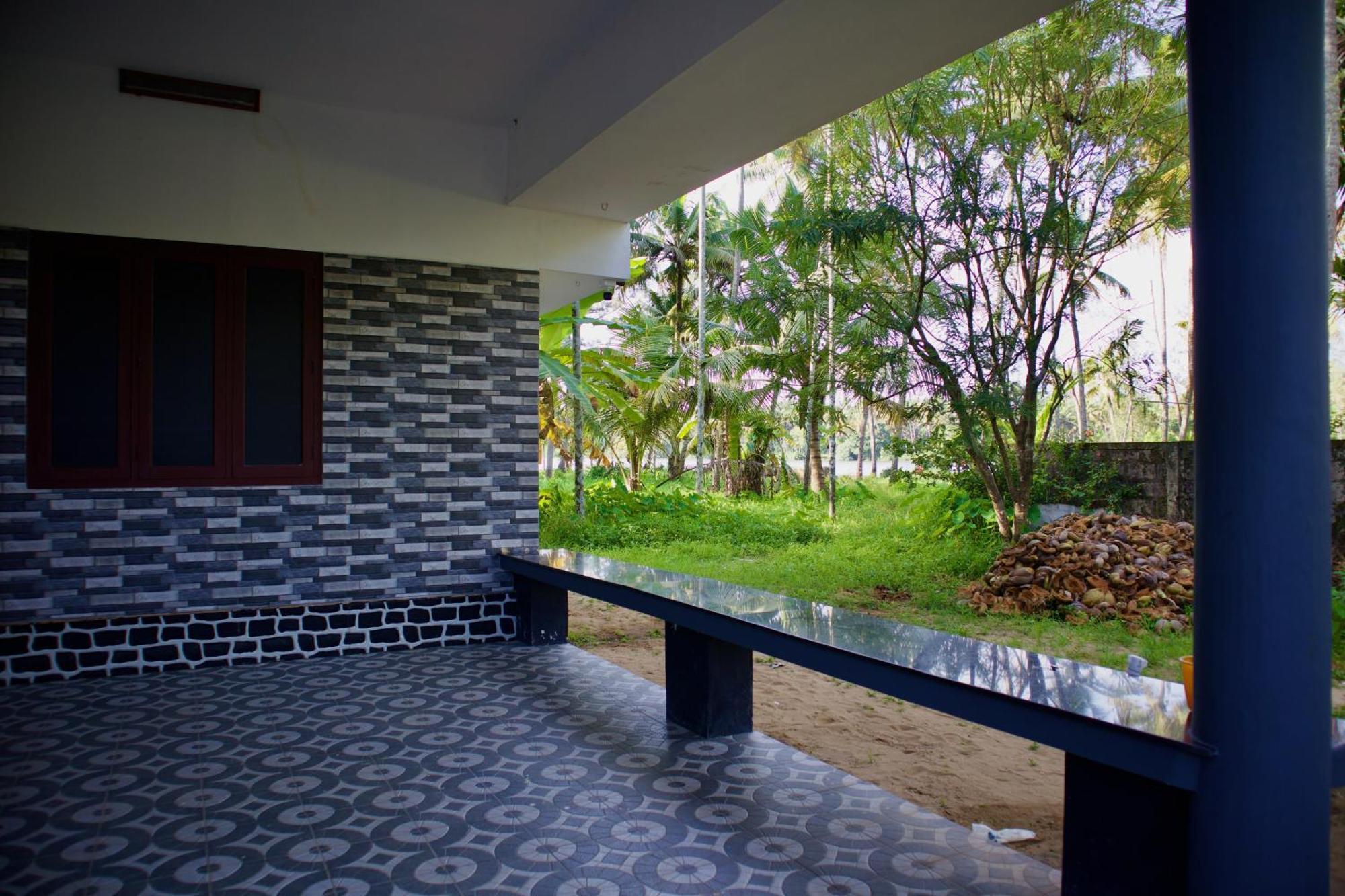 Ambili Riverfront Villa With Party Hall Irimbranallur Eksteriør billede